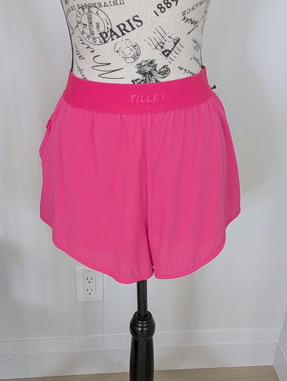 TILLEY | Women's Vibrant Pink High-Rise Airflo Grid Lightweight Athletic Shorts